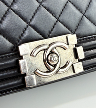 CHANEL BOY FLAP BAG LARGE LAMBSKIN IN BLACK