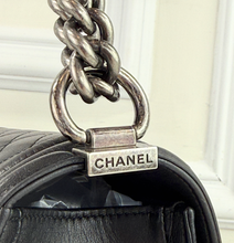 CHANEL BOY FLAP BAG LARGE LAMBSKIN IN BLACK