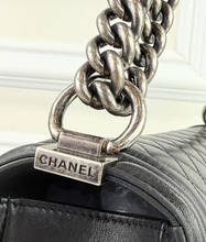 CHANEL BOY FLAP BAG LARGE LAMBSKIN IN BLACK