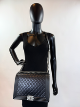 CHANEL BOY FLAP BAG LARGE LAMBSKIN IN BLACK
