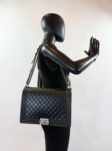 CHANEL BOY FLAP BAG LARGE LAMBSKIN IN BLACK