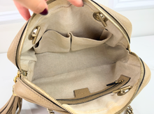 GUCCI SOHO SMALL CHAIN BAG IN BEIGE