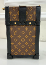 LOUIS VUITTON TRUNK VERTICLE POCHETTE