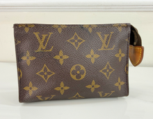 LOUIS VUITTON TOILETTE POUCH 15