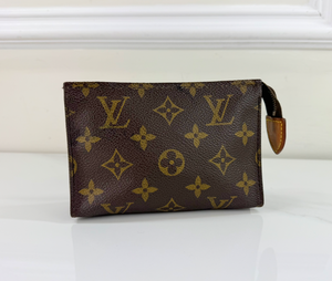 LOUIS VUITTON TOILETTE POUCH 15