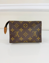 LOUIS VUITTON TOILETTE POUCH 15