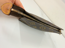 LOUIS VUITTON TOILETTE POUCH 15