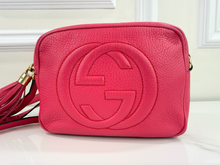 GUCCI SOHO DISCO CROSSBODY BAG IN HOT PINK