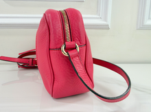GUCCI SOHO DISCO CROSSBODY BAG IN HOT PINK