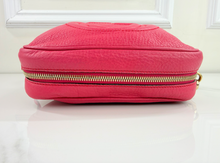 GUCCI SOHO DISCO CROSSBODY BAG IN HOT PINK