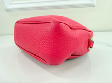 GUCCI SOHO DISCO CROSSBODY BAG IN HOT PINK