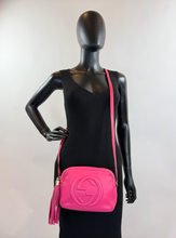 GUCCI SOHO DISCO CROSSBODY BAG IN HOT PINK