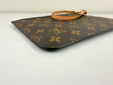 LOUIS VUITTON NEVERFULL MM POCHETTE FUSCHIA MS4149
