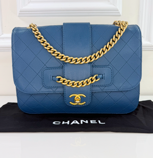 CHANEL SHEEPSKIN FRONT CHAIN FLAP IN NAVY